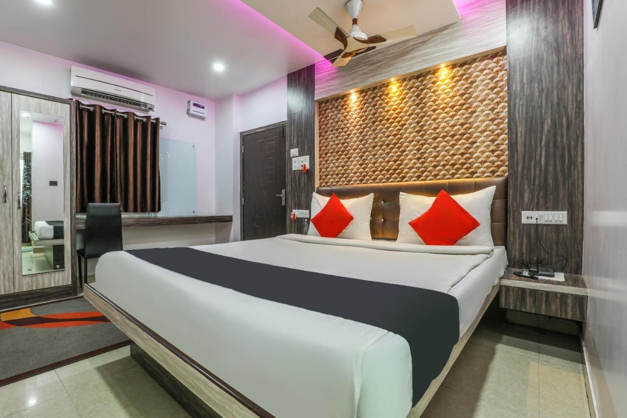 Oyo 14472 Brahmaputra Guest House Ґувахаті Екстер'єр фото