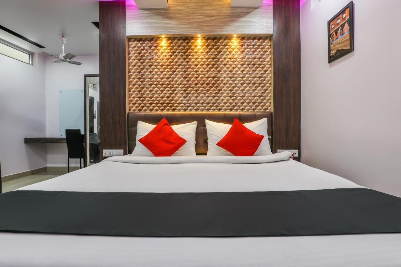 Oyo 14472 Brahmaputra Guest House Ґувахаті Екстер'єр фото