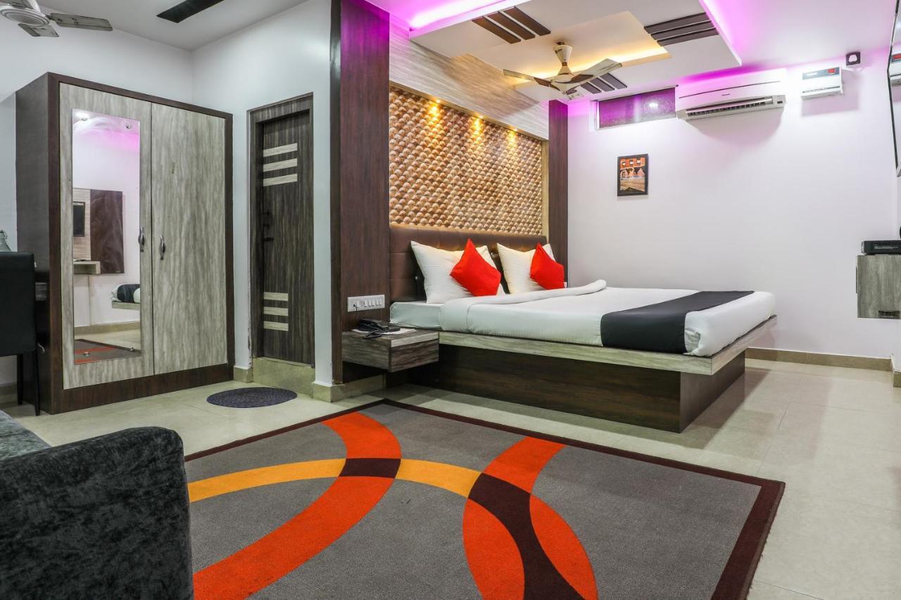Oyo 14472 Brahmaputra Guest House Ґувахаті Екстер'єр фото