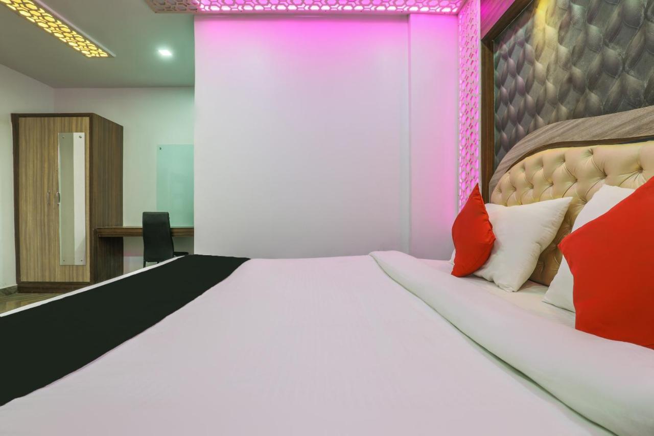 Oyo 14472 Brahmaputra Guest House Ґувахаті Екстер'єр фото